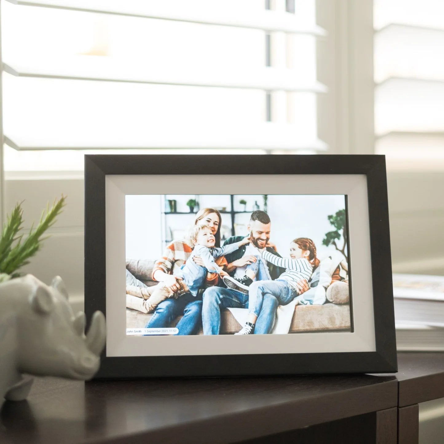 Frameo 10.1 Inch WiFi Digital Picture Frame